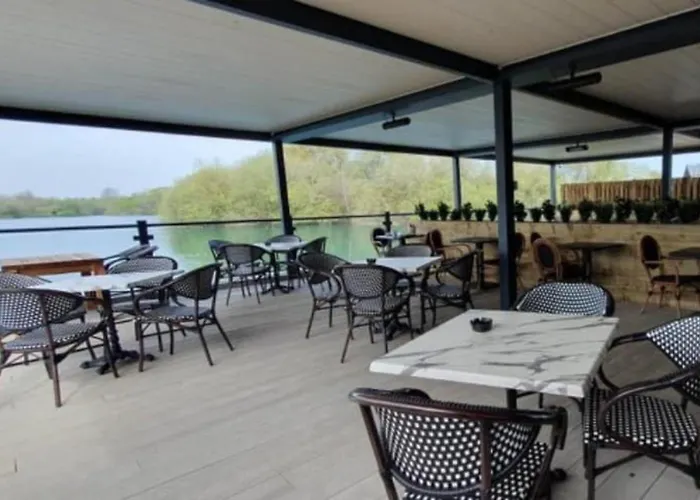 Idyllic Lakeview Lodge